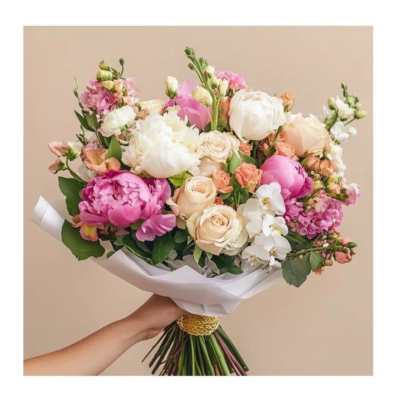 Bouquet de pivoines blanches & roses pêche