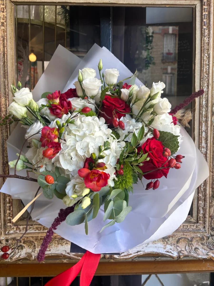 Bouquet de roses rouges & hortensia blanc